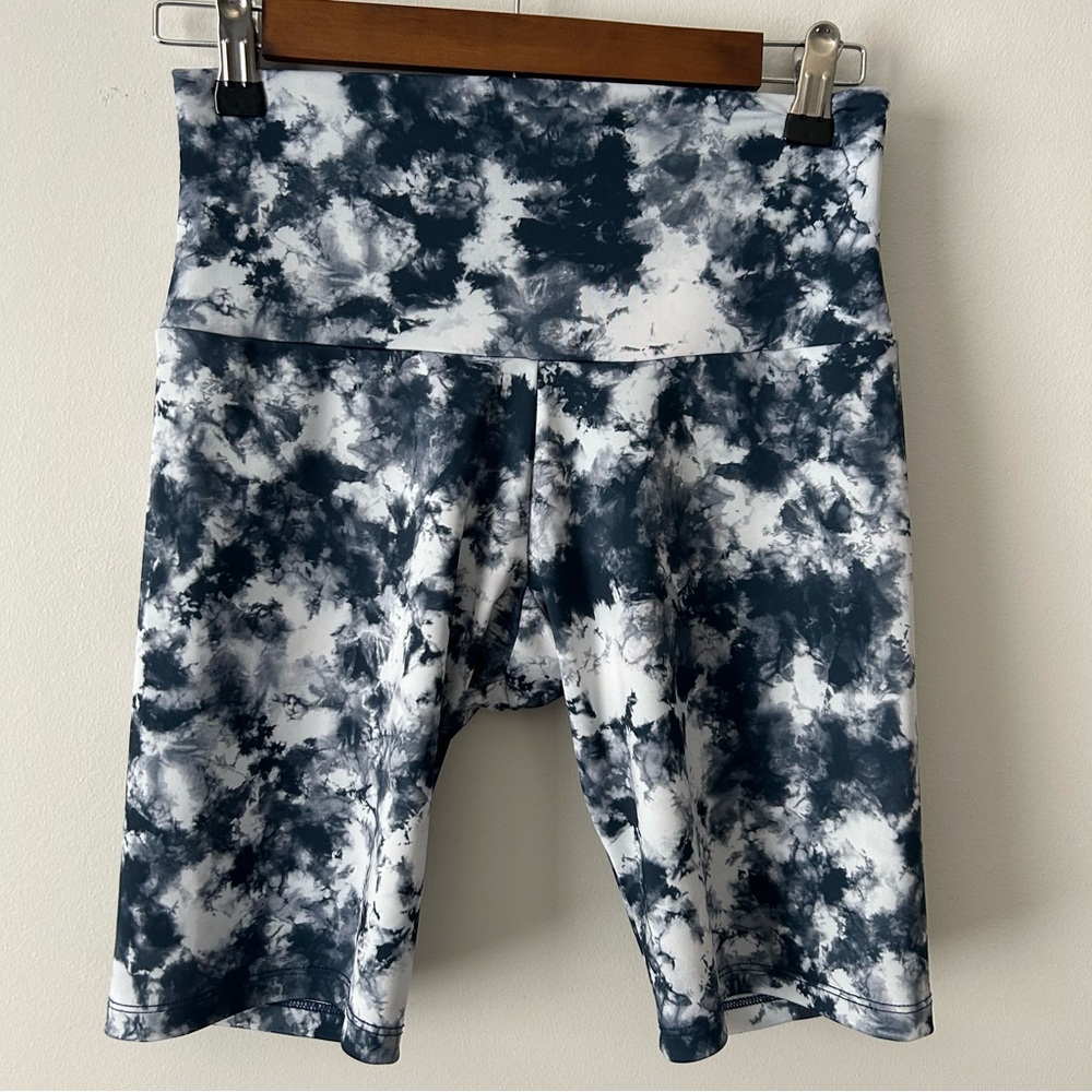 Onzie Indie tie dye high rise biker shorts S/M